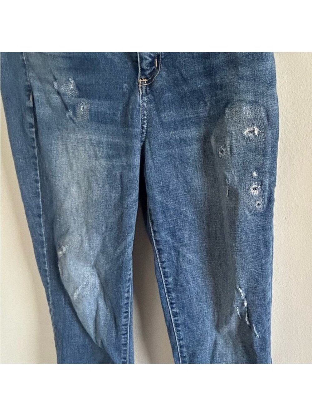 UNIVERSAL RIPPED JEANS! - Picture 3 of 3